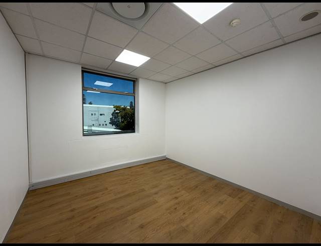 472M² BUILDING TO LET IN CLAREMONT